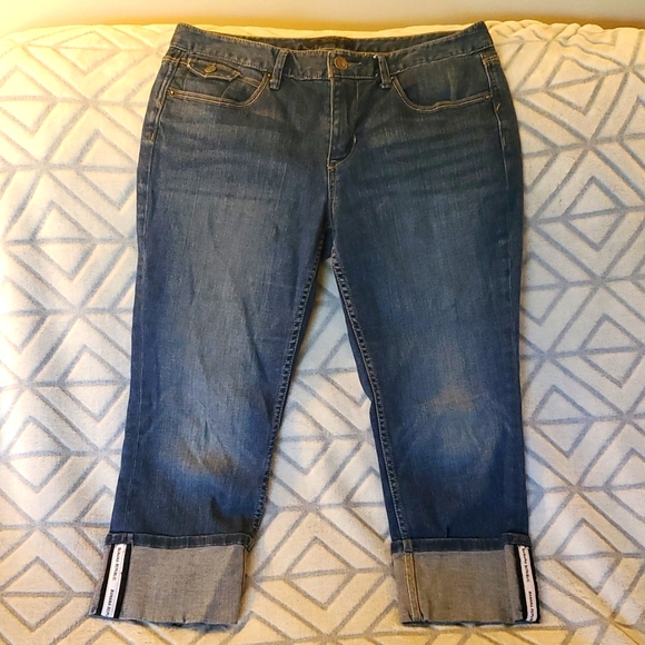 Banana Republic Denim - Banana Republic rolled cuff denim jean Capris petite